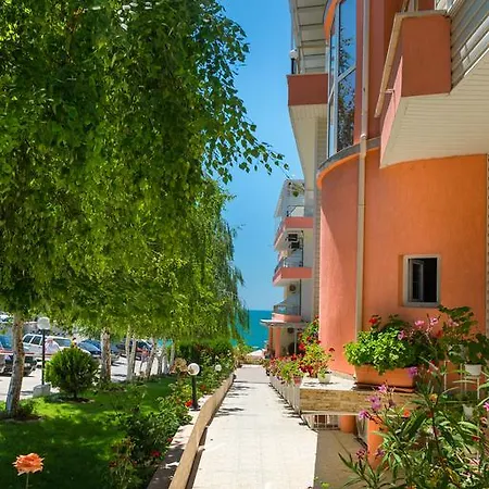Iris Hotell 3*