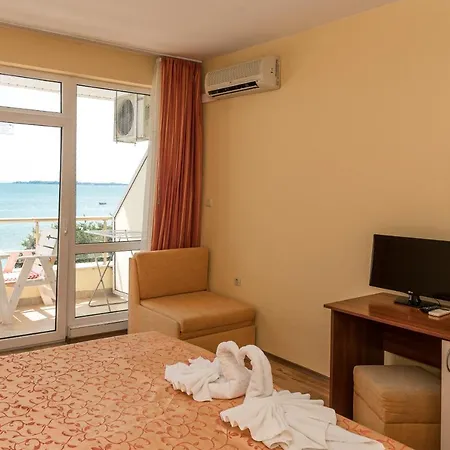 Iris Hotel 3*
