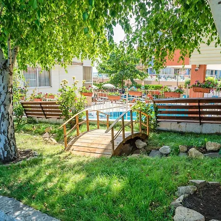 Iris Hotel 3*