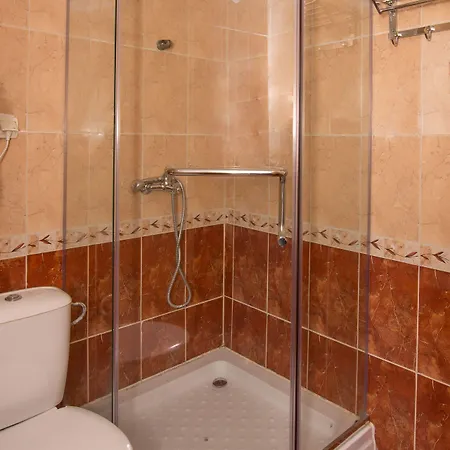 Iris Hotel 3*