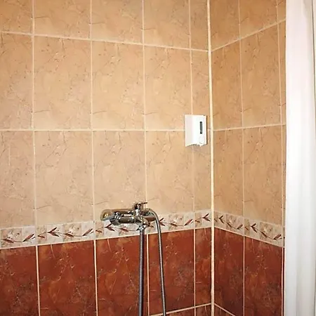 Iris Hotel 3*