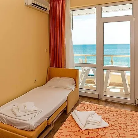Iris Hotel